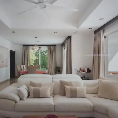 아파트 Enjoy A Private Oasis With A Pristine Pool 빌프랑슈쉬르메르