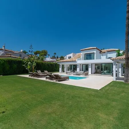 Lägenhet Enjoy A Private Oasis With A Pristine Pool *