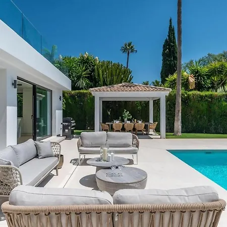 Enjoy A Private Oasis With A Pristine Pool Villefranche-sur-Mer