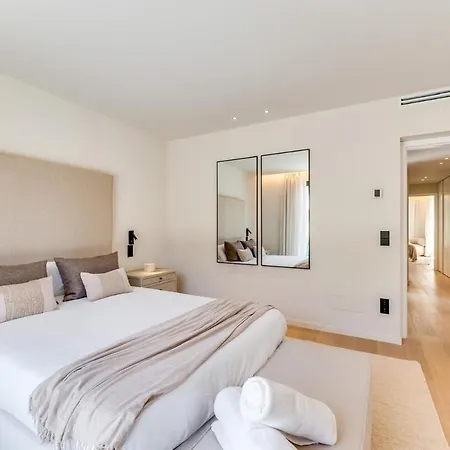 Enjoy A Private Oasis With A Pristine Pool Villefranche-sur-Mer